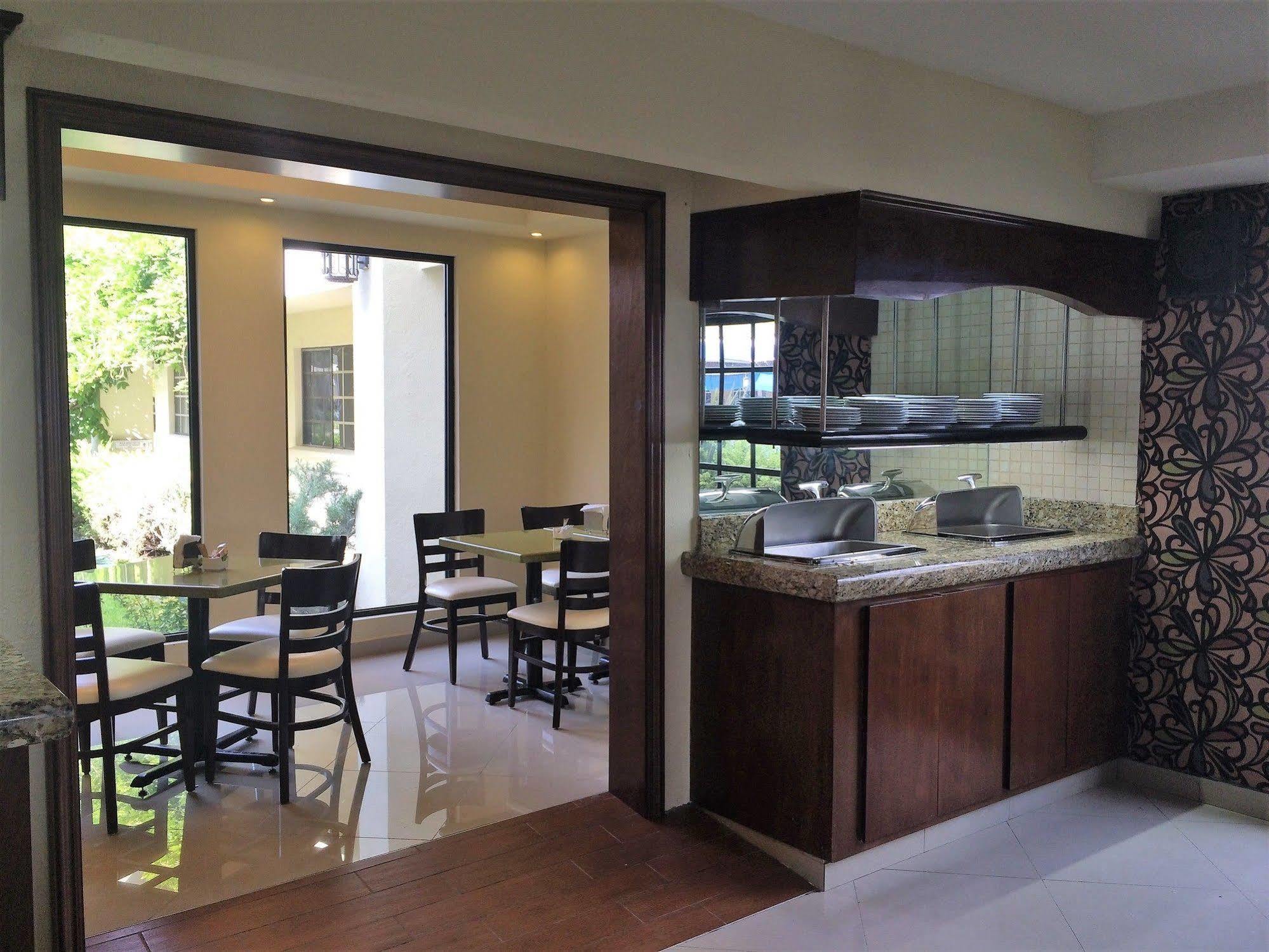 Quinta Dorada Hotel & Suites Saltillo Eksteriør bilde